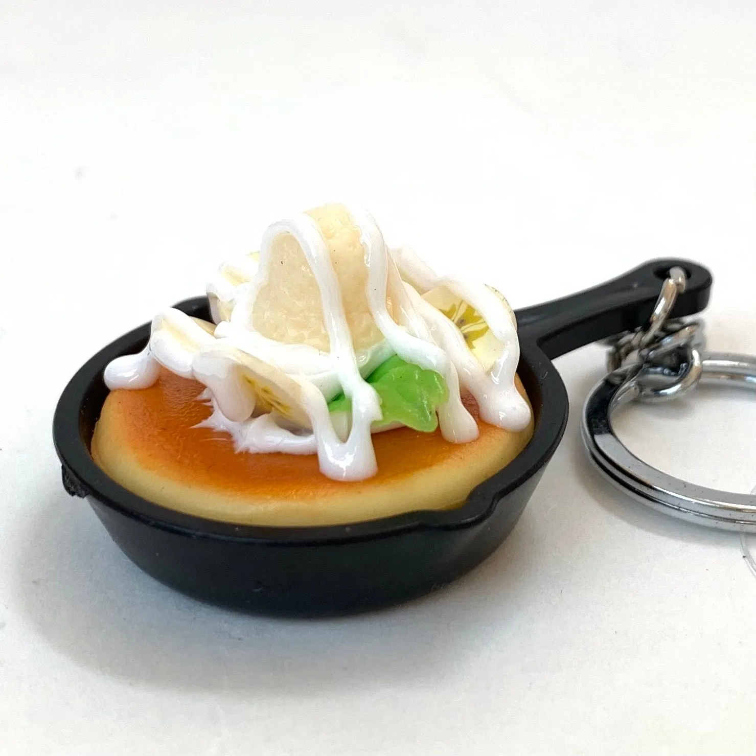 12054 SKILLET KEY CHARM-12