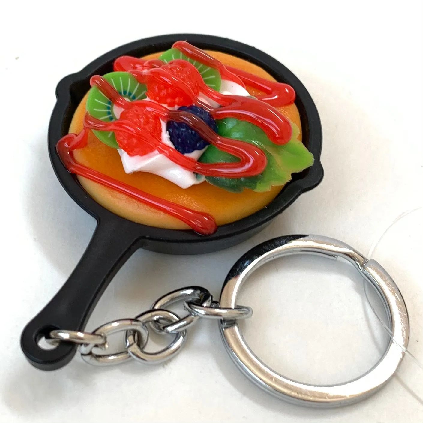 12054 SKILLET KEY CHARM-12