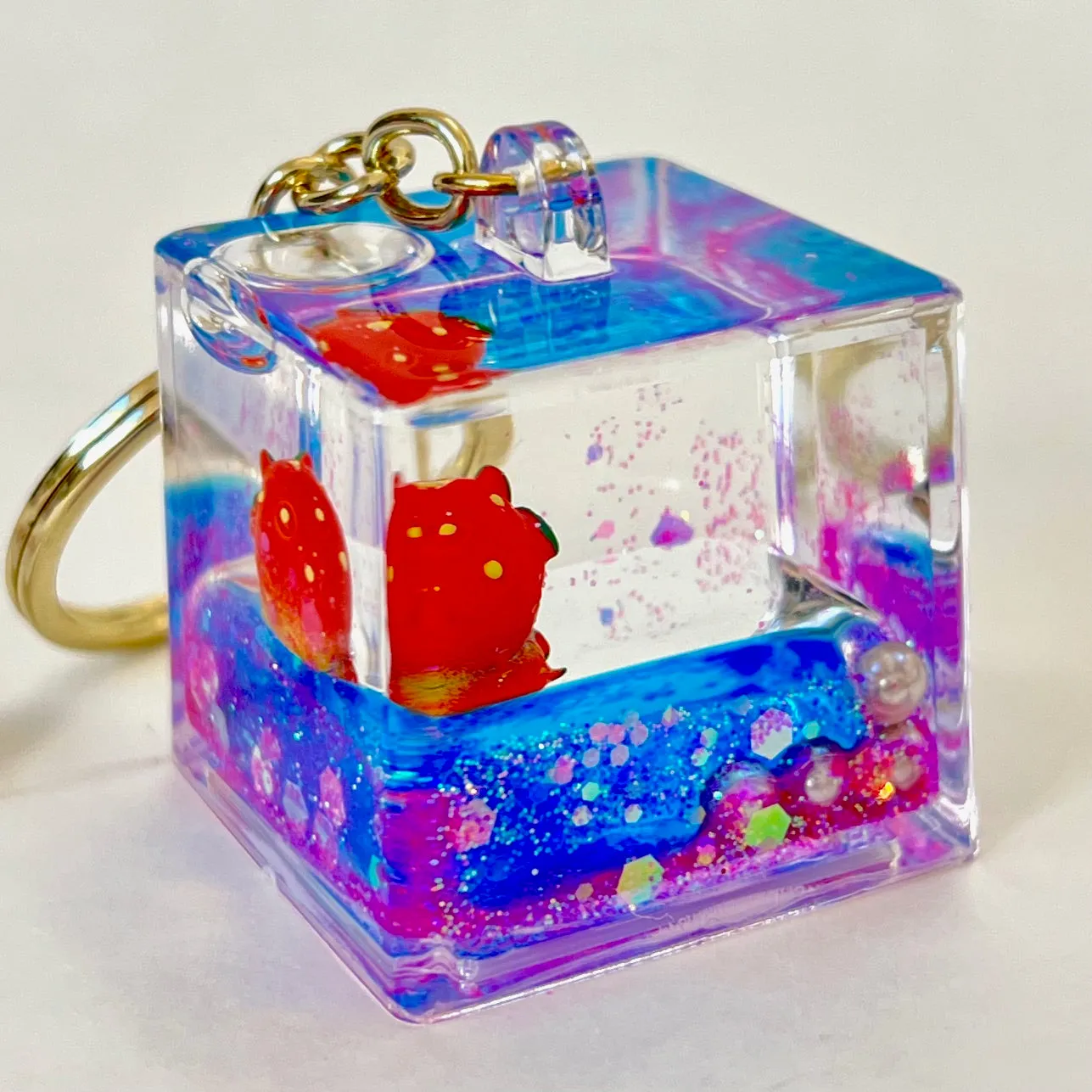 12136 STRAWBERRY FLOATY KEY CHARM-12
