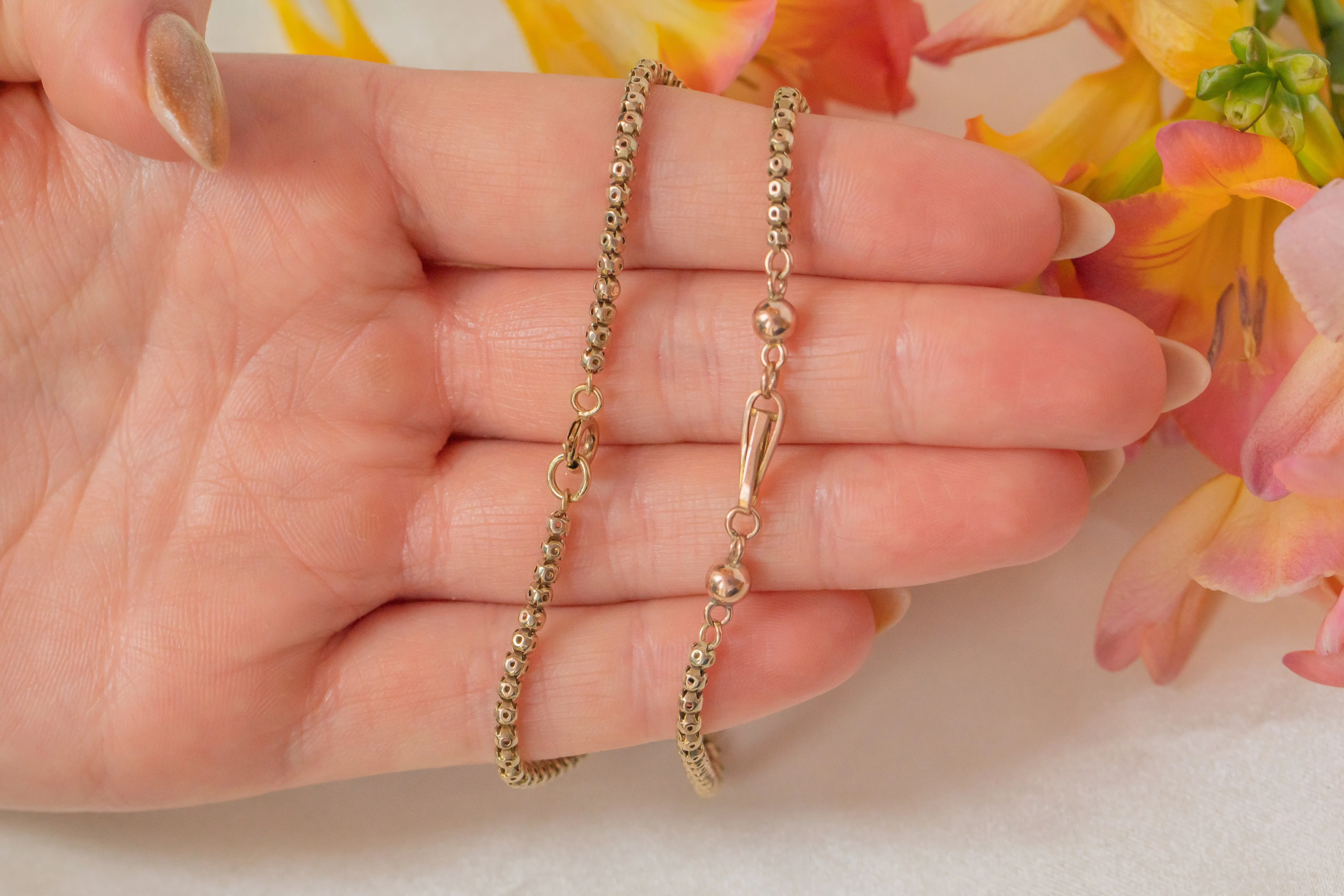 19.5" Antique 9ct Gold Pierced Chain, Ball & Fetter Details (8g)