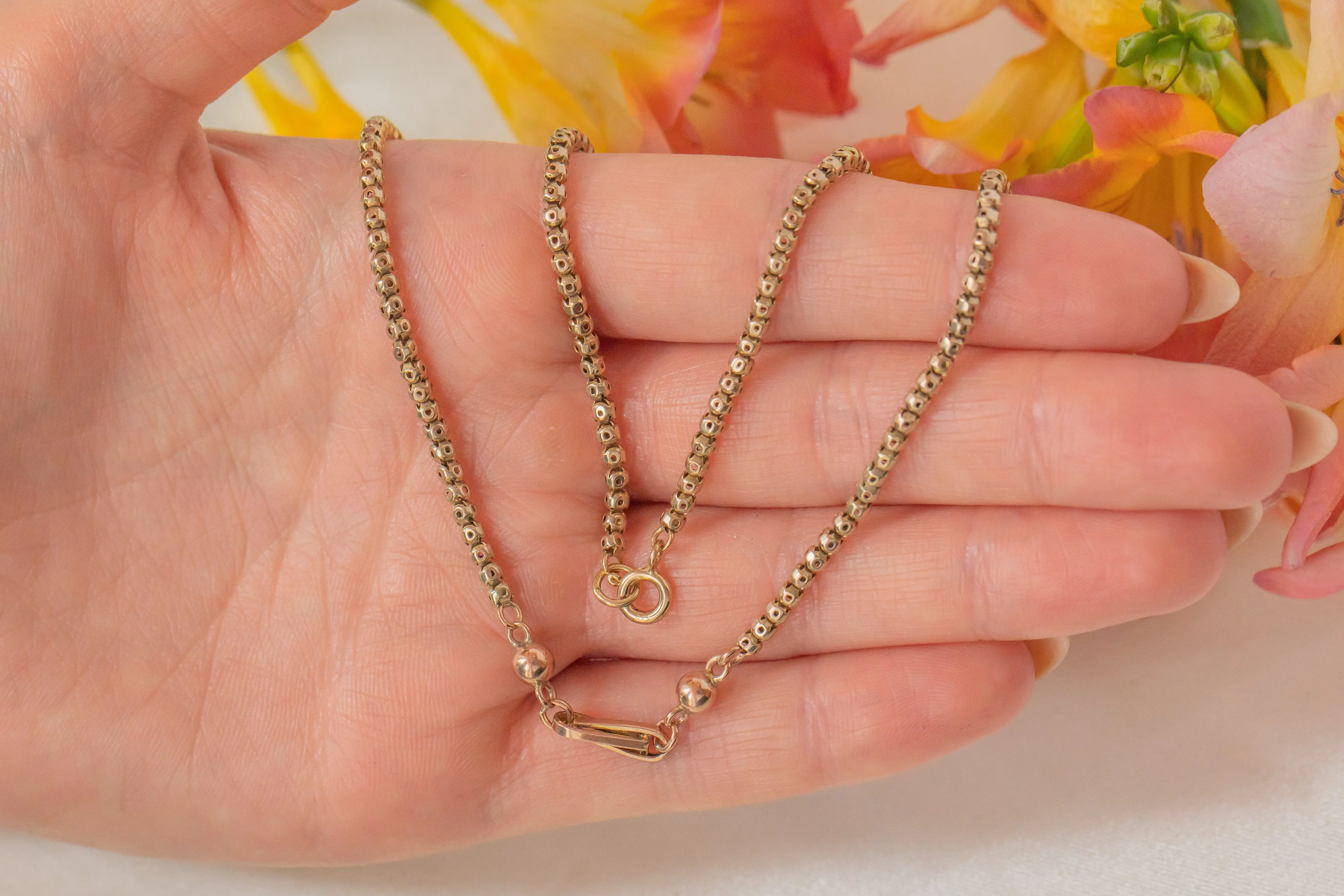 19.5" Antique 9ct Gold Pierced Chain, Ball & Fetter Details (8g)