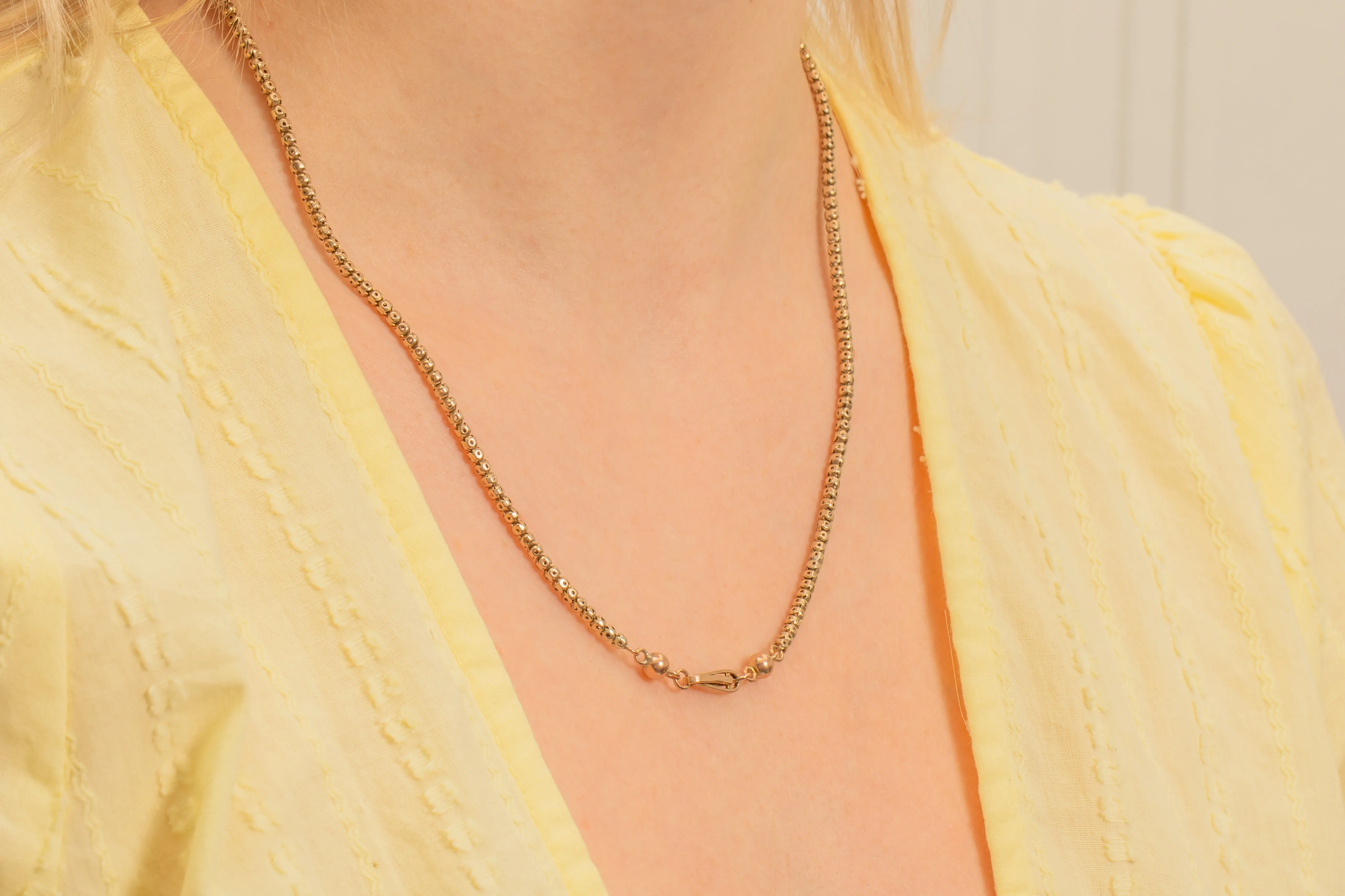 19.5" Antique 9ct Gold Pierced Chain, Ball & Fetter Details (8g)