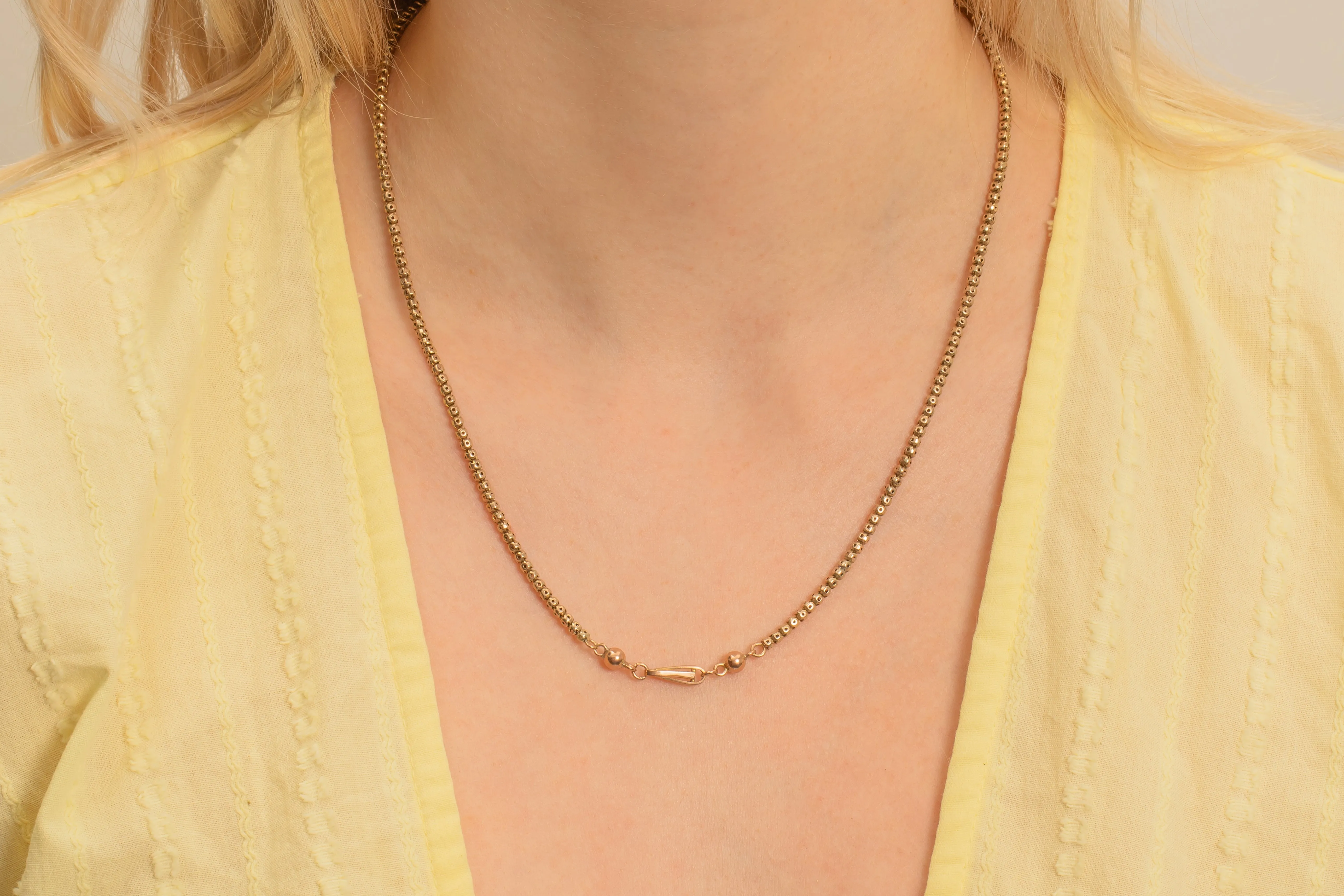 19.5" Antique 9ct Gold Pierced Chain, Ball & Fetter Details (8g)