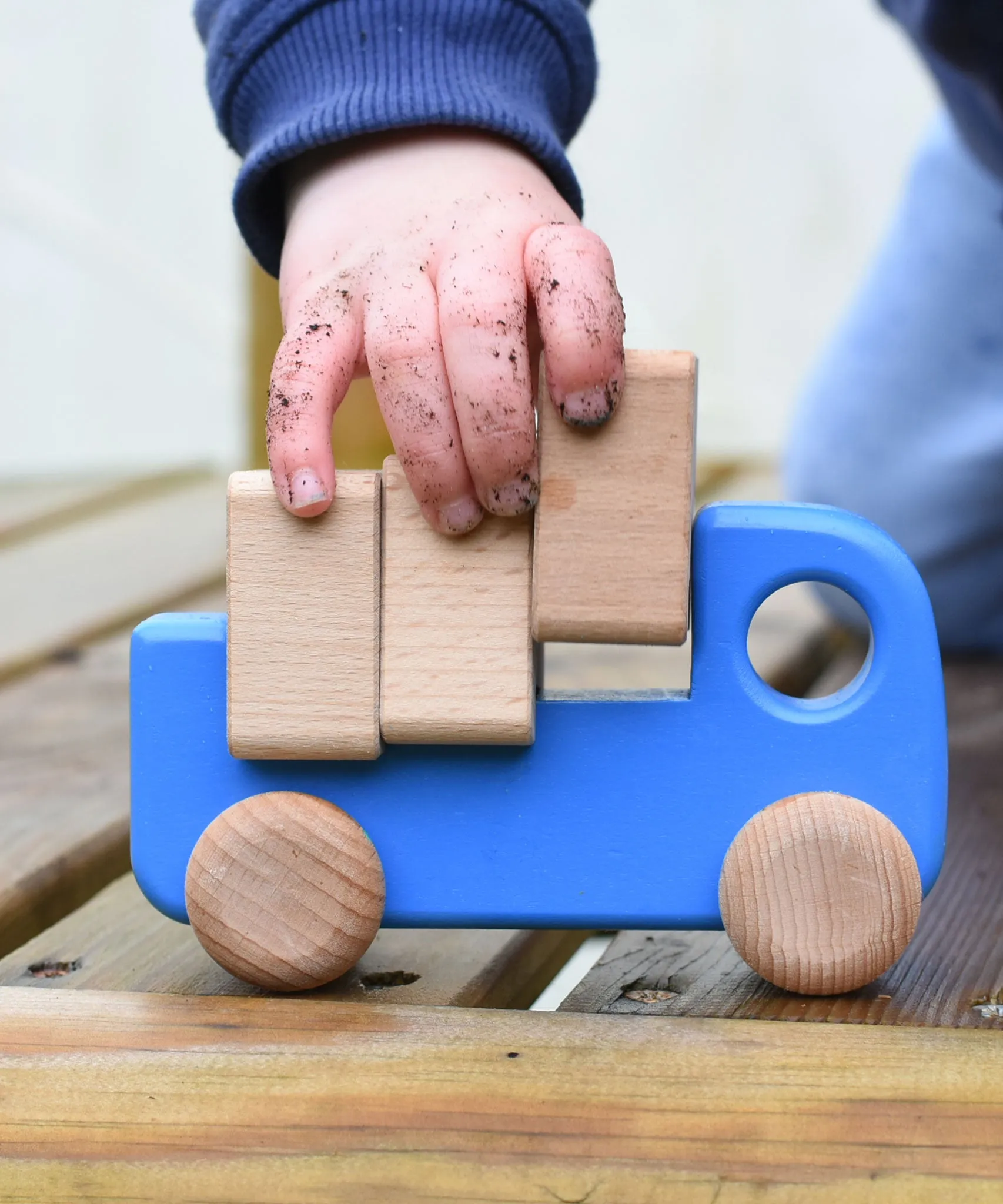 Bajo Truck With Blocks - Coral