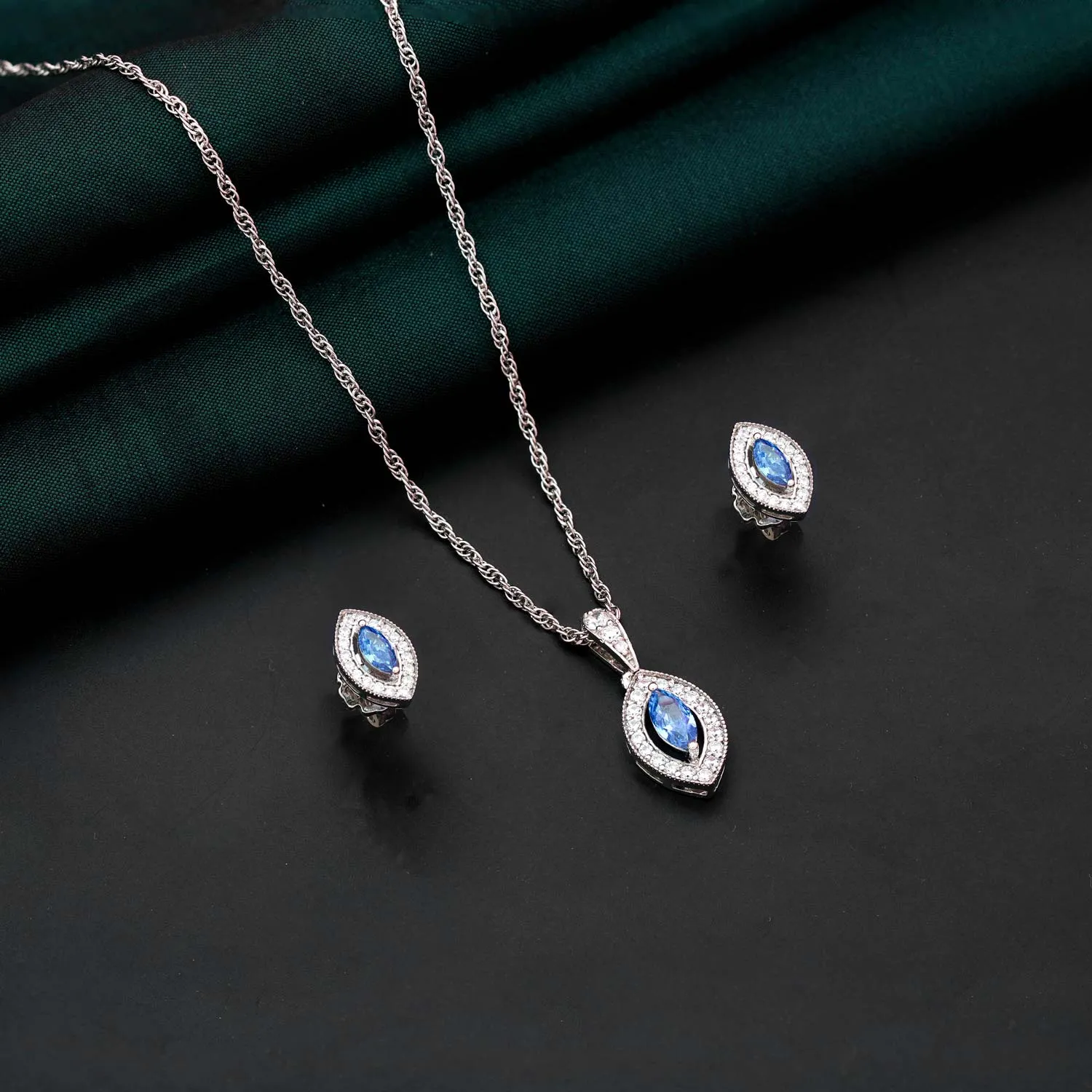 Glimmering Silver Essence 92.5 Sterling silver Chain with Pendent