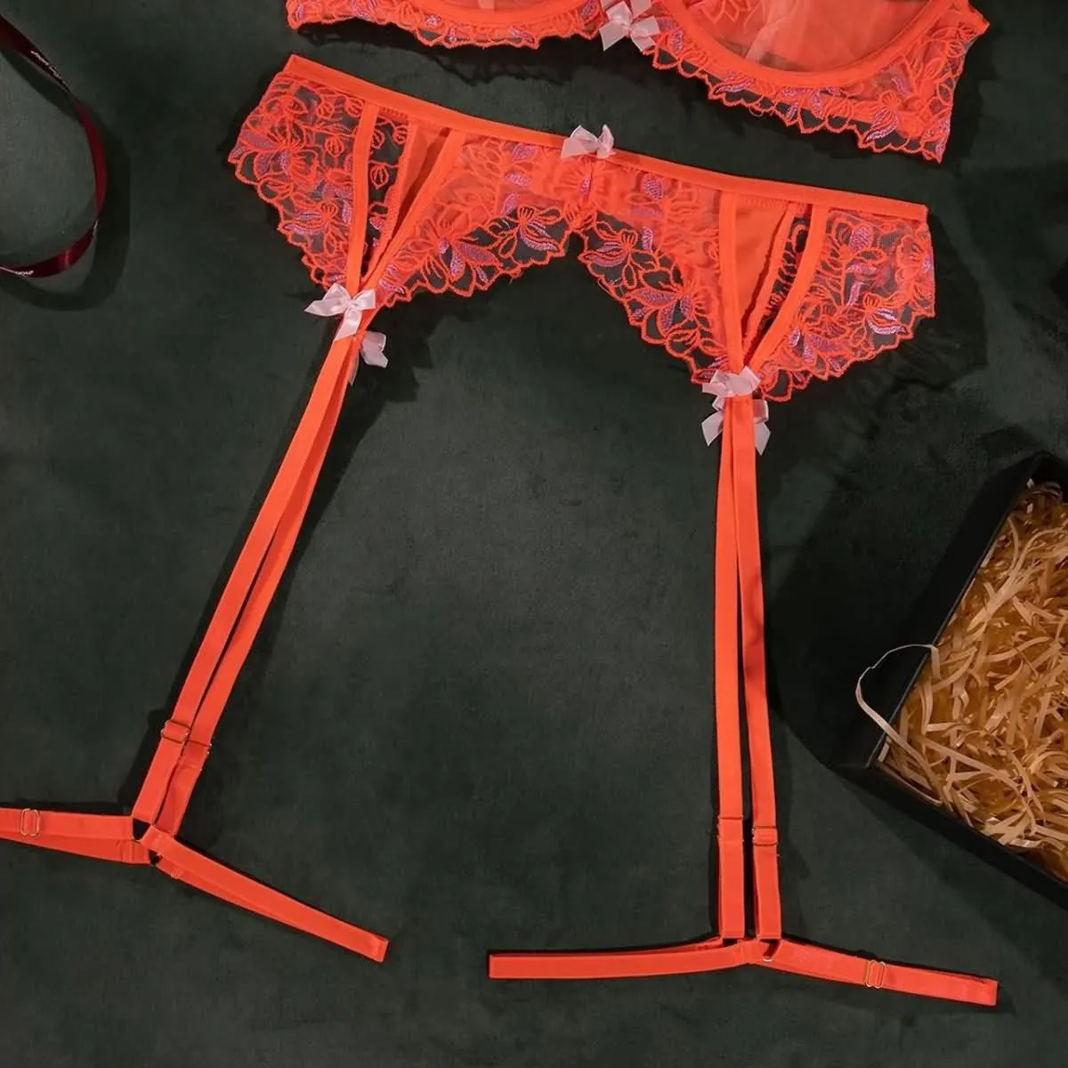 Women's Lingerie Set, Attractive Lace Chest Suspenders Bra and Panty Nightwear Outfit