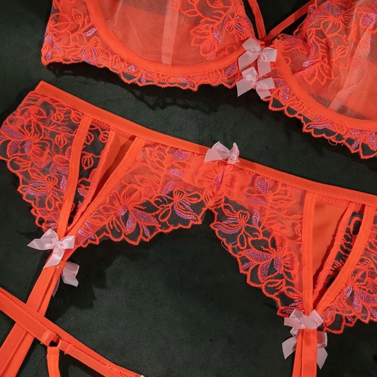 Women's Lingerie Set, Attractive Lace Chest Suspenders Bra and Panty Nightwear Outfit