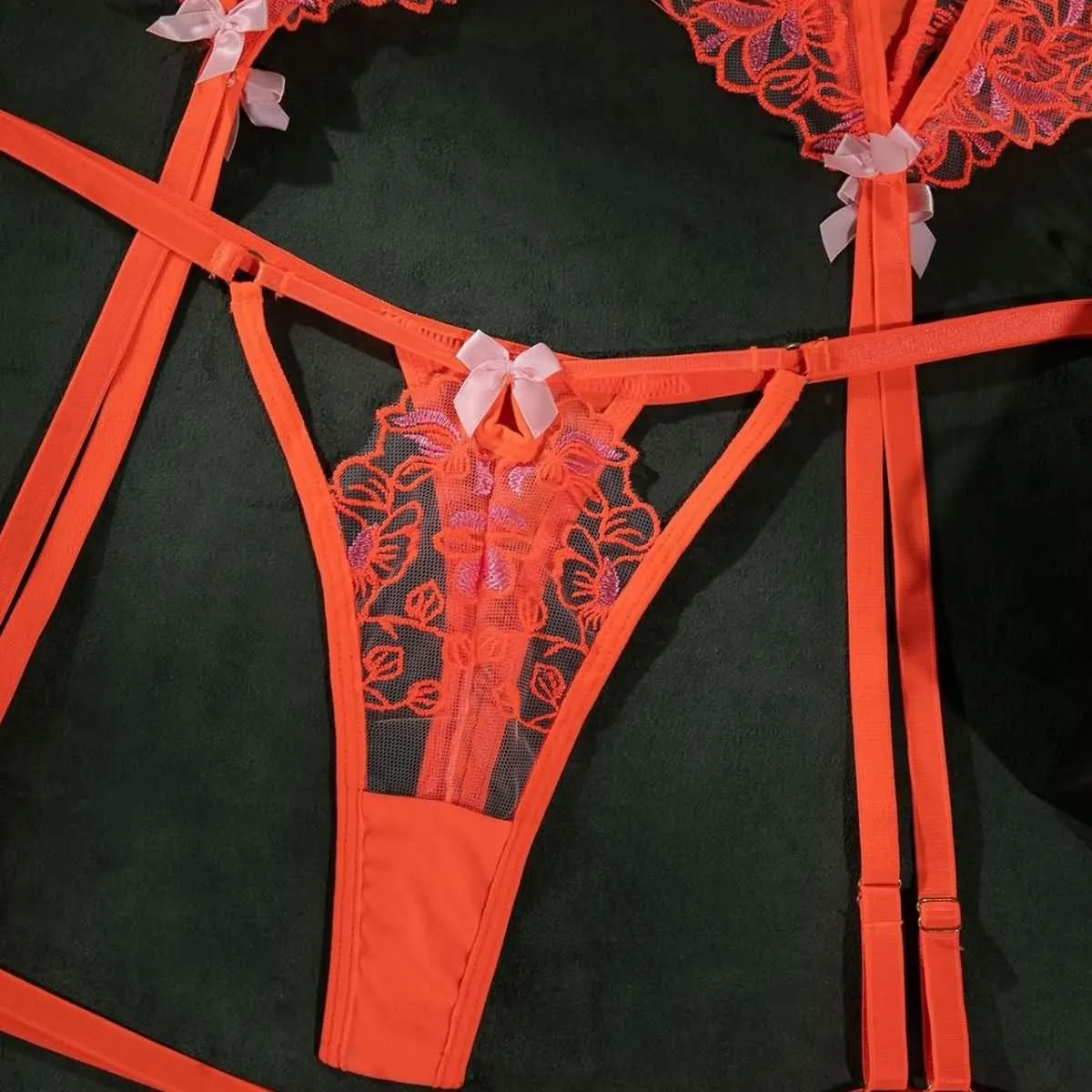 Women's Lingerie Set, Attractive Lace Chest Suspenders Bra and Panty Nightwear Outfit