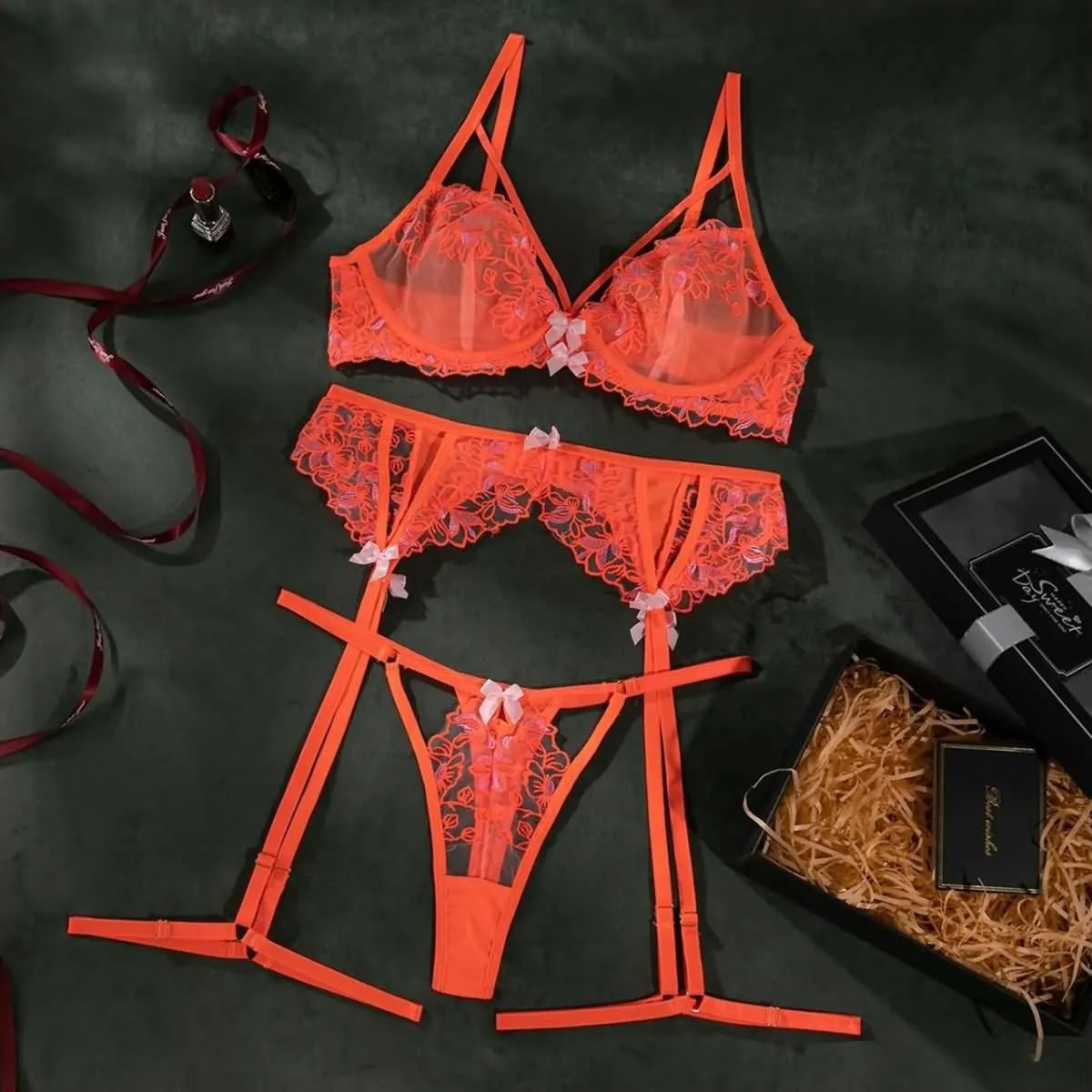 Women's Lingerie Set, Attractive Lace Chest Suspenders Bra and Panty Nightwear Outfit