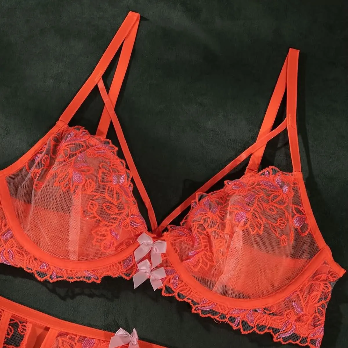Women's Lingerie Set, Attractive Lace Chest Suspenders Bra and Panty Nightwear Outfit